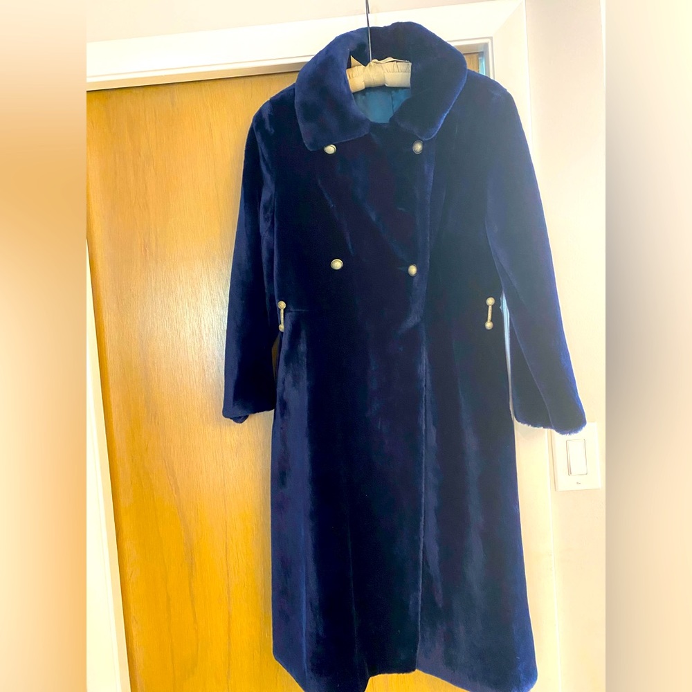 Borgazia Borg-lined Vintage Coat owned by Roberta McCain. Like New .